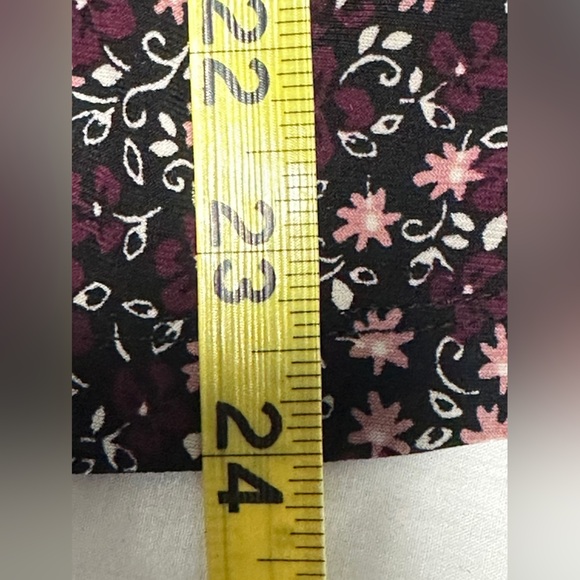 Anne Klein Pleated Floral Sleeveless Top with Zipper, Size Medium - Picture 9 of 9